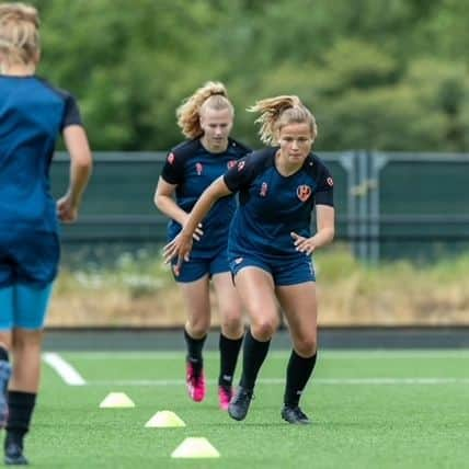 ADOデン・ハーグのインスタグラム：「Eerste training ADO Den Haag Vrouwen. Maandag 31 juli 17:00 uur.」