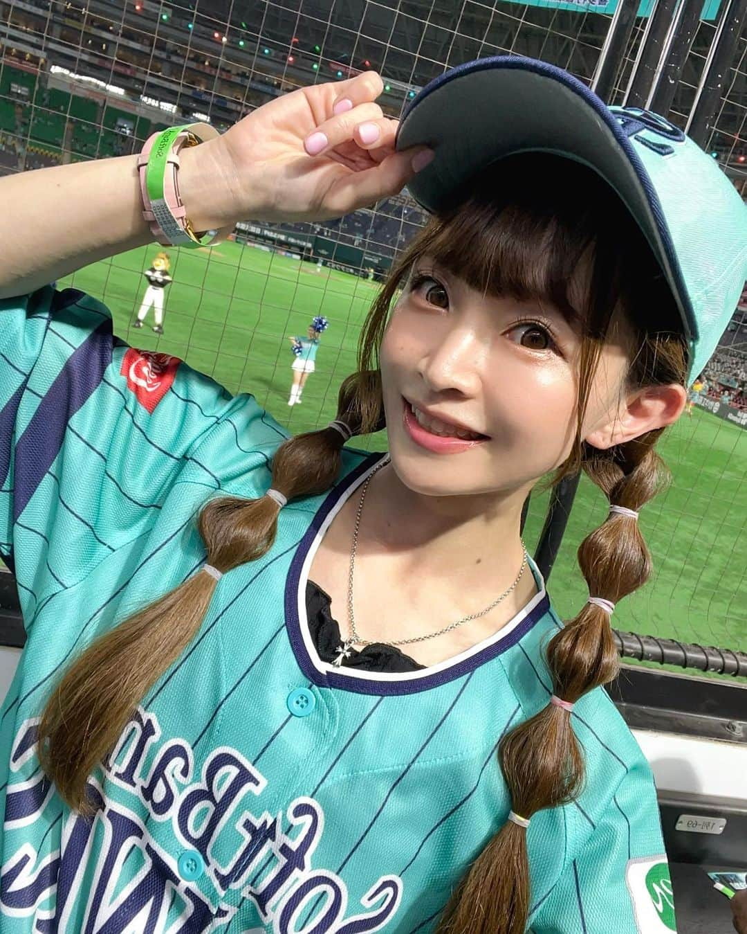 紗々木りんのインスタグラム：「🐰🩵⚾️ 2023.7.30 鷹祭たかほー❕❕  みんなで勝った試合だね🩵  オスナの回跨ぎ 前の打者申告敬遠からの増男くんのヒット 11回裏ツーアウト満塁でまわってきた うきょうのメンタル❤️‍🩹  #sbhawks #softbankhawks  #ホークス #ホークスファン  #ソフトバンクホークス #野球  #タカガール #鷹ガール #野球女子 #インスタ野球女子 #paypayドーム  #野球観戦 #プロ野球 #baseball #福岡 #fukuoka #鷹の祭典 #鷹祭  #ホームランテラス」