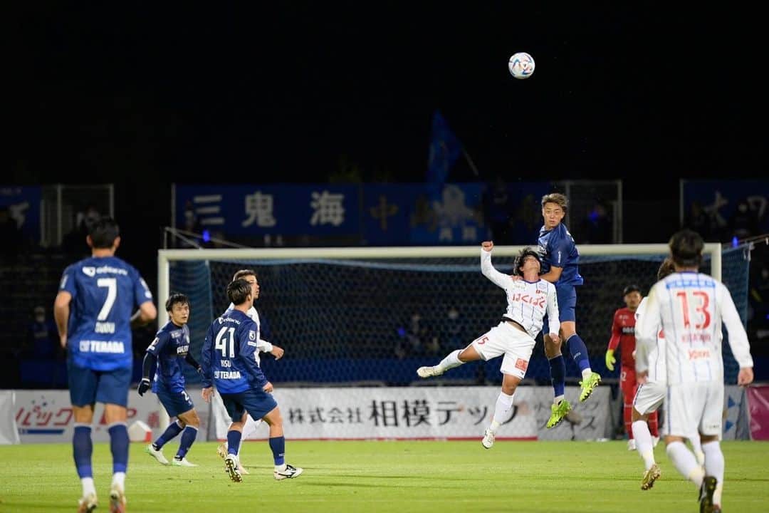 岡野洵さんのインスタグラム写真 - (岡野洵Instagram)「. . J通算100試合を達成しました。 ヴィファーレン長崎のユニフォームに袖を通し達成できた事を嬉しく思います！  自分を育ててくれたジェフ。 沢山の経験をさせて頂いたトリニータ、ゼルビア。  今まで在籍したクラブ、チームメイト、ファン、サポーターの皆さん、全ての方々に感謝しています。  これからも自分らしく目標に向かって努力し続けます🔥🔥  #jefunited #oitatrinita #fcmachidazelvia #vvarennagasaki #ヴィヴィ君花束ありがとうね👍 #チャント嬉しかったです😭🙇‍♂️」7月30日 22時46分 - jun.o_official