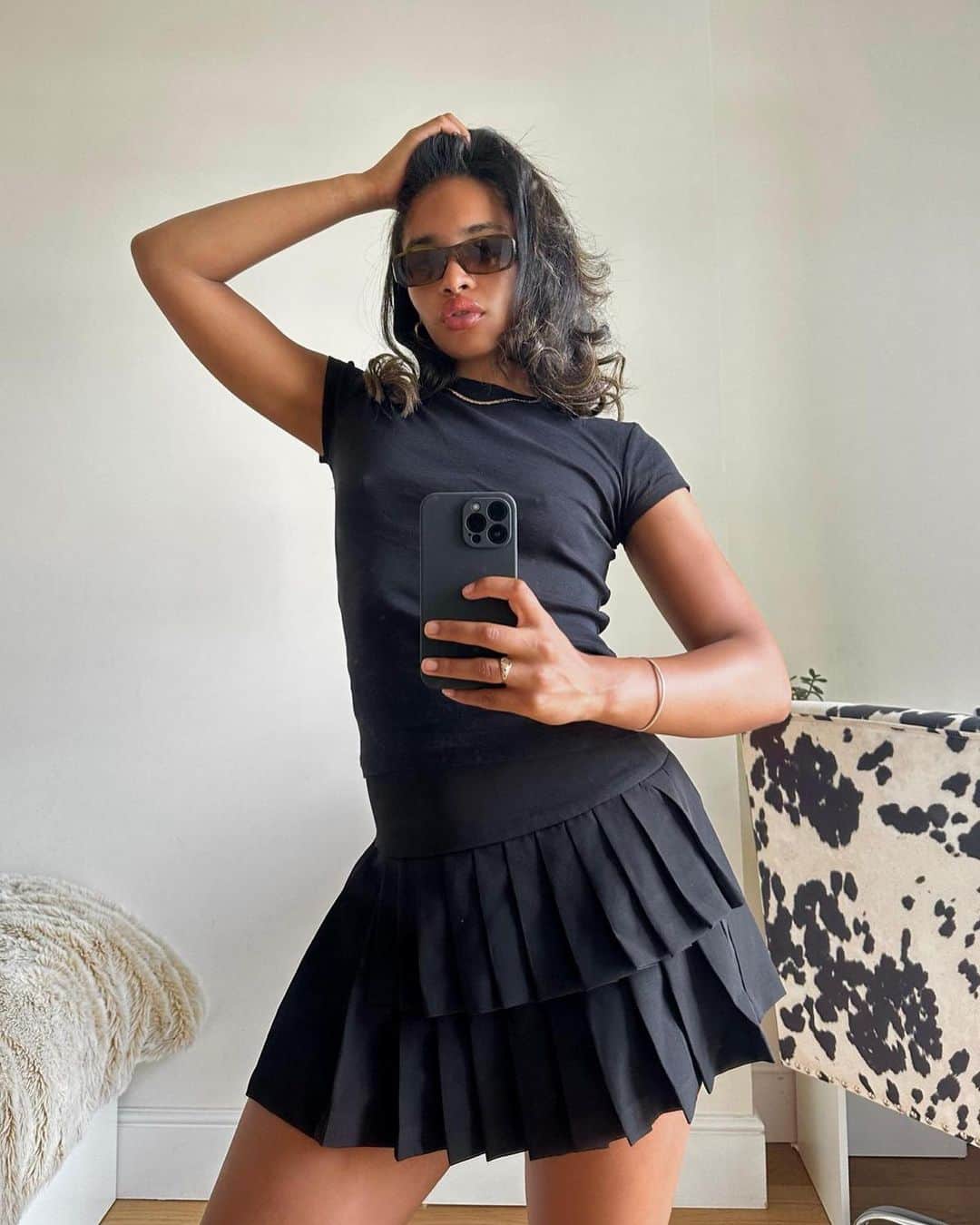 トップショップさんのインスタグラム写真 - (トップショップInstagram)「Time to reflect.   #TopshopMuse @sm.luke wears the everyday tee [127734502], pleated mini [128488687] + Mules [128940830]」7月30日 22時57分 - topshop