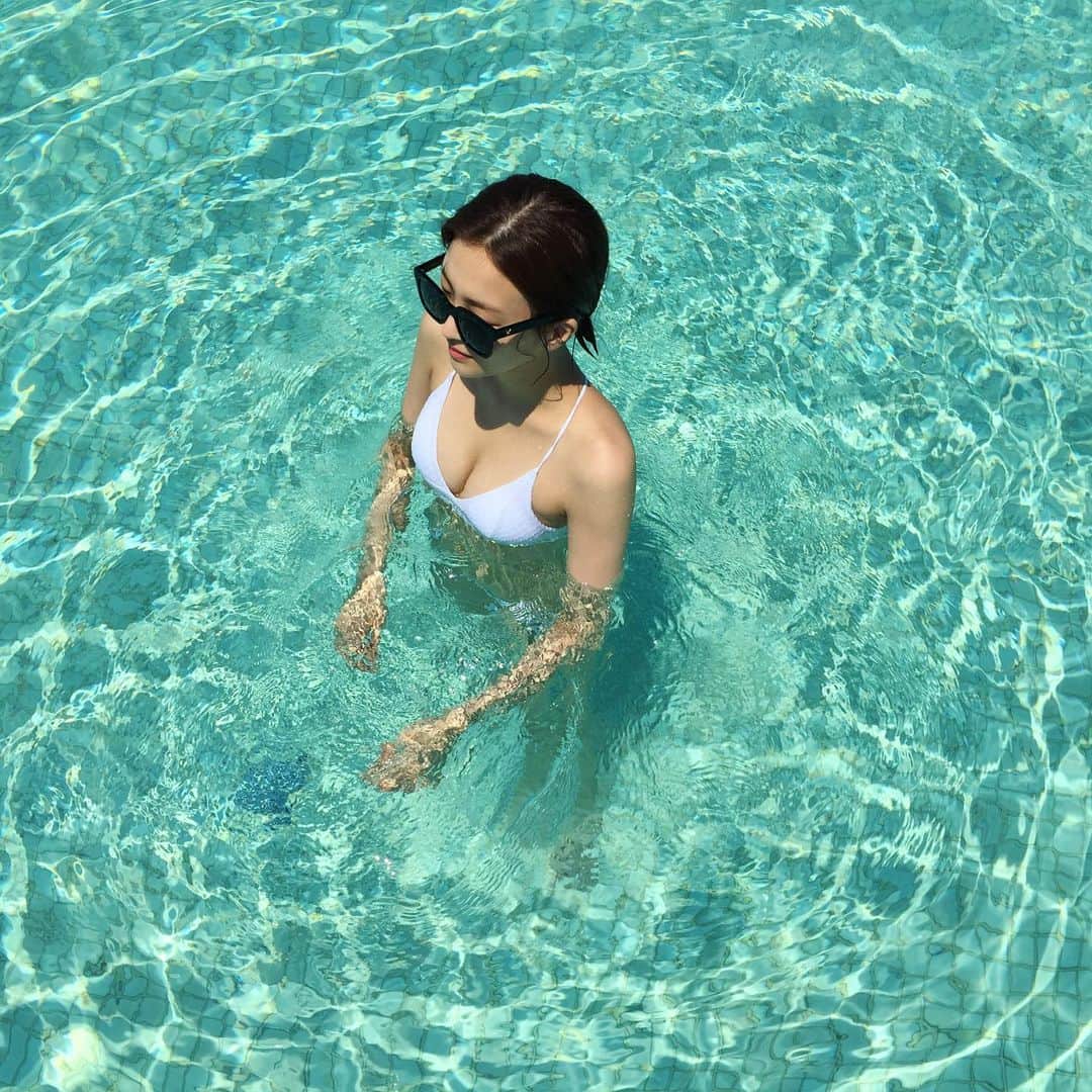jiesuuのインスタグラム：「Dive to wonder, #👙」