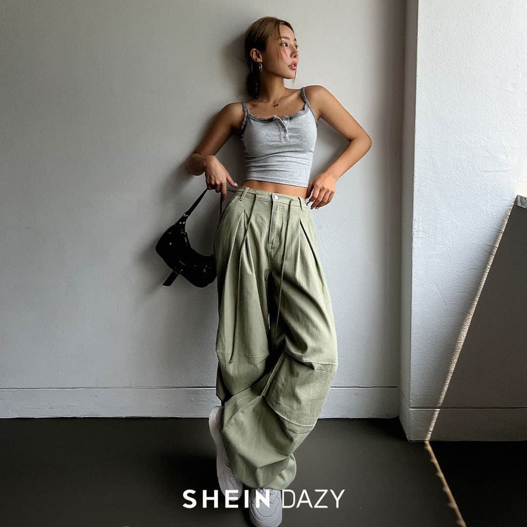 SHEINのインスタグラム：「Which DAZY street style slay is giving "I dress up for nobody but me" energy: 1, 2,3,4 or 5? 👇  🔎18344680 18211627 18144596 18210102  #DAZY」
