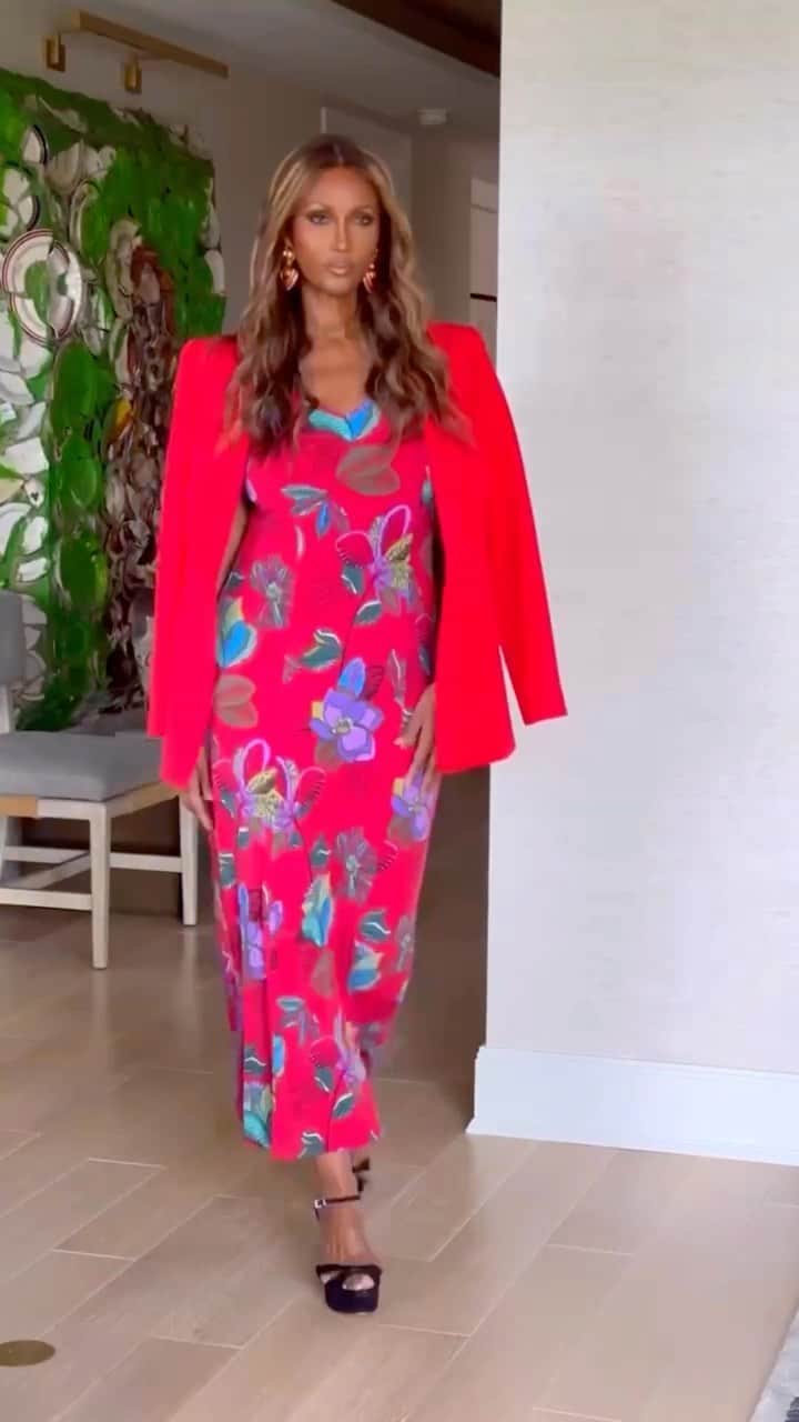 のインスタグラム：「Join me LIVE from 12pm-2pm est to shop the new drop @imanglobalchic!   Exclusively @hsn & HSN.com! Link in bio  #IMANGlobalChic #IMANsummer」