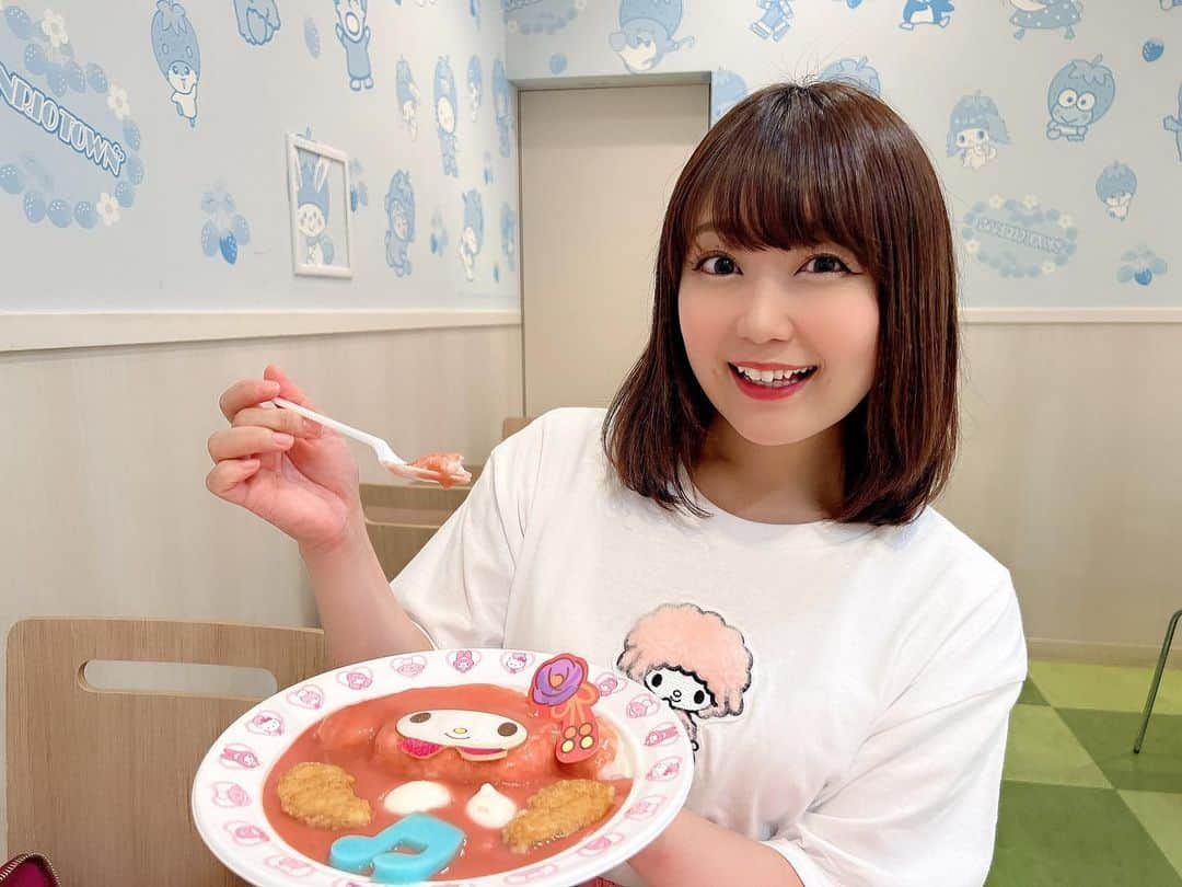 嶋梨夏さんのインスタグラム写真 - (嶋梨夏Instagram)「ピアノちゃんが食べてるみたいになりました🐏💓 . . . . . #被写体 #お仕事依頼受付中 #サンリオ #ピューロランド #サンリオピューロランド #ピアノちゃん #マイスウィートピアノ #マイメロ #カレー #彼女感 #アラサー女子 #平成元年生まれ #150cm #ファインダー越しの私の世界 #ポートレート #ポートレート撮影 #女優 #actress #photooftheday #JAPAN #japanesegirl #instagood #followme #ricashima #嶋梨夏」7月30日 23時05分 - shimarica_jp