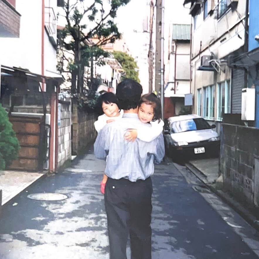 のインスタグラム：「💐💐💐  妹(左)の結婚式でした。平常心のつもりでしたが讃美歌で号泣しました。中学高校となんとなく歌っていた聖歌がこんなに刺さるとは…  感動で胸がいっぱい。嬉しかったです。 どうか末長くお幸せに☺️  saya」