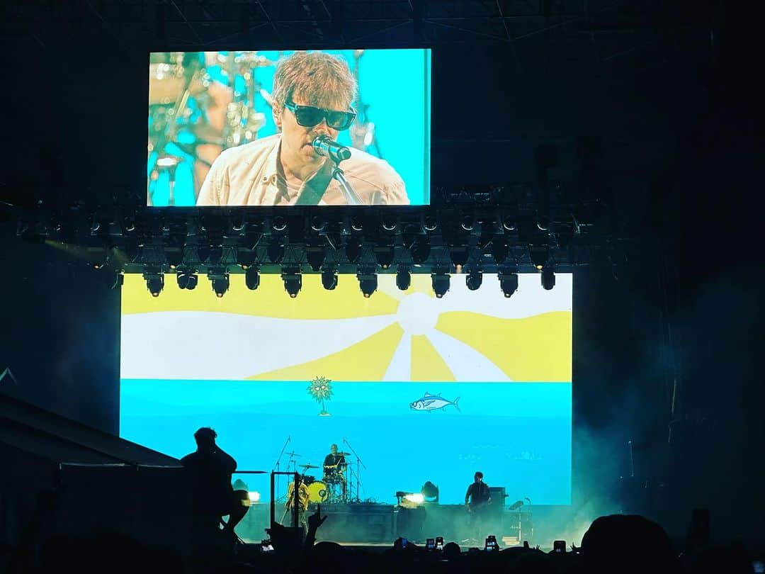 飯田カヅキのインスタグラム：「今年はweezerでラスト！最高！  #weezer #ウィーザー #fujirock #フジロック #フジロック2023 #fujirockfestival #fujirockfestival2023 #frf2023 #whitestage」