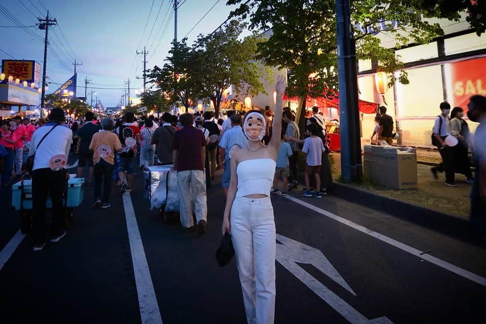 宮本沙恵のインスタグラム：「茨城DIYとお祭りな週末🍧 かっぱばやし聞くと身体がうずくんだよね。 しっかり踊った👌 . #牛久かっぱ祭り#牛久」