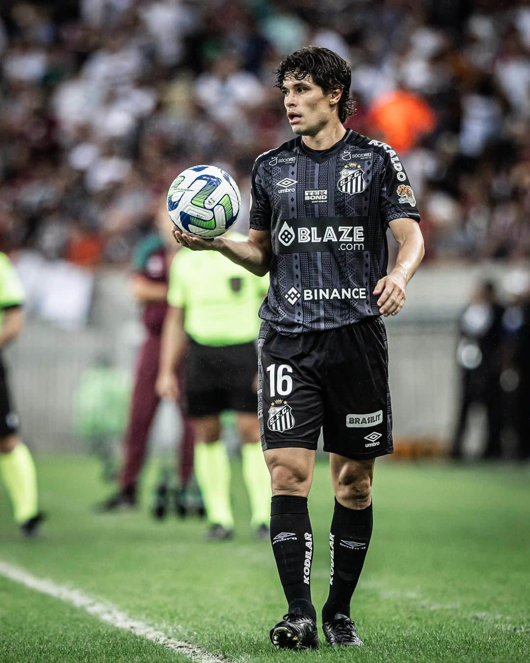 ドドさんのインスタグラム写真 - (ドドInstagram)「🖤🤍🐳 #FLUxSAN #Brasileirão2023 #SantosFC」7月30日 23時32分 - dodopires