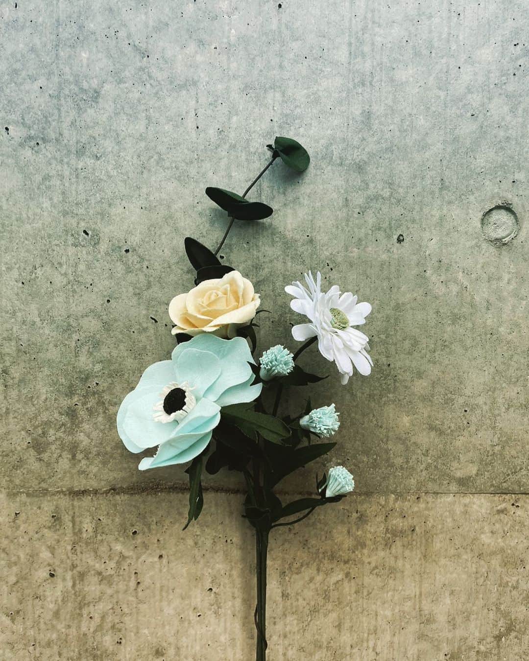 さいねい龍二さんのインスタグラム写真 - (さいねい龍二Instagram)「8/3〜5 広島そごう5Fでお花のポップアップです💐 Loveco FLOWER MARKETは人やものを大切にするというコンセプトで、洋服の廃生地でお花を作っています。特筆すべきはそのクオリティーで、生花より美しいお花を作っています。無理に生花に近づけようとせず、独自のセンスで『コレはコレ』というスタイルを構築させている点がカッコイイです✨ ご自宅のインテリアに、さりげないプレゼントに超オススメです🤩実際に見に来て驚きに来てください❗️8/3にフローリストとして、そごうにいますので、気軽に寄ってください^ ^ フローリストってなに！？笑  #lovecoflowermarket  #広島そごう #5f #8/3 #さいねい龍二」7月31日 10時31分 - ryujisainei