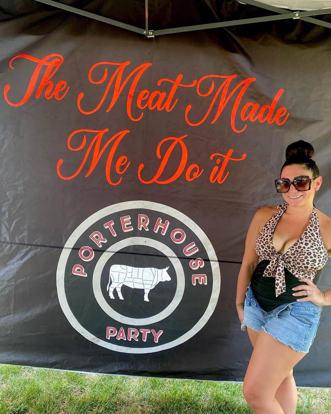 ディーナ・ニコール・コルテーゼのインスタグラム：「The meat made me do it 🥩🍷 @porterhouseparty」