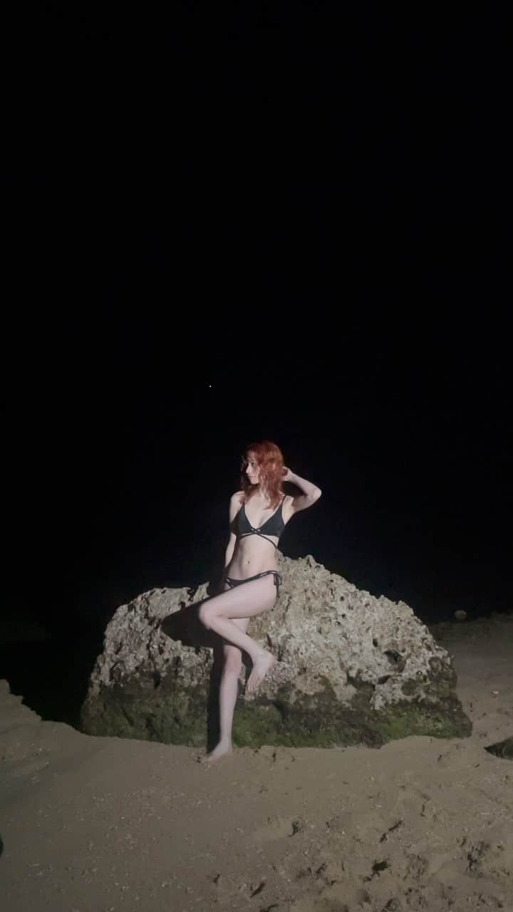 山本ソニアのインスタグラム：「💜🖤🤍？」