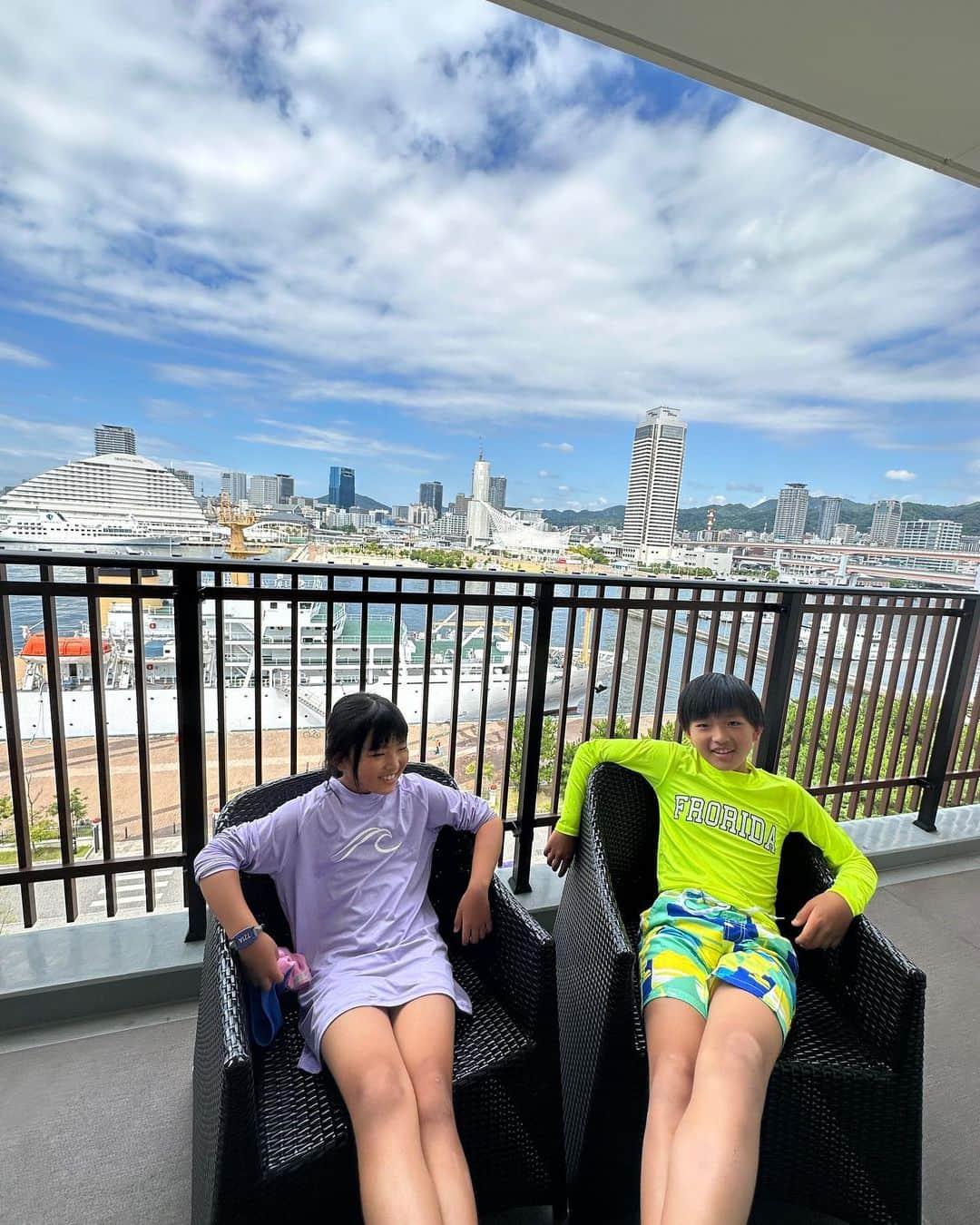 山内智恵さんのインスタグラム写真 - (山内智恵Instagram)「#夏休みの過ごし方  #夏休み2023  夏休みは 午前中はお勉強タイム 午後からお友達と遊んでも🆗 自由時間にしてます✨  2学期からは 自分で起きて自分で考えて行動する 目標があるので 夏休みのうちに自分で 起きることをやっておくつもり😅  子育てには正解がないから 子供一人一人にあわせて なにが必要な学びが こっちがよくみてないとね  8月は本格的に 宿題以外の勉強に 取り組みます‼️✨  そのための 夏休みスタート旅行😂www  @kobeminatoonsenren  #みなと温泉蓮  🐥 🐥 🐥 ママのプライベート アカウント @chieyamauchi   #山内智恵#mama #子育て」7月31日 9時49分 - chie_yamauchi