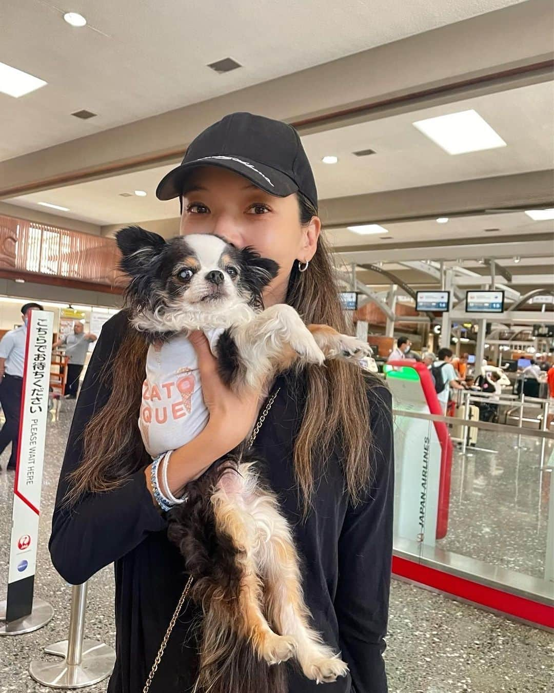 和央ようかさんのインスタグラム写真 - (和央ようかInstagram)「Off to … ✈️  またまた移動…今回はどんどん🐶が空港までお見送りに来てくれました😊  どんどん🐶いい子でいてね🐶 あー、ハワイ離れ難い🏝️  #takakoworldstylin🌎 #takakohawaiistylin🏝 #lifestyle #hawaii#hawaiilife#yokawao#和央ようか」7月31日 10時05分 - yokawao0215