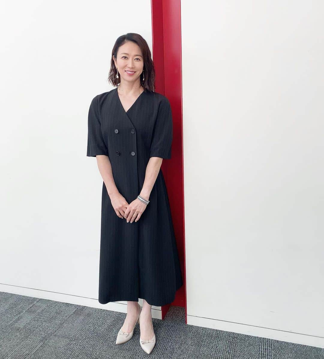のインスタグラム：「7月30日 日本テレビ「シューイチ」で着用した衣装はこちらでした。  ・ ・ ワンピース @lounie_jp  アクセサリー @abiste_official  シューズ #dianashoes  #日本テレビ #シューイチ #日テレ #衣装 #田中雅美 #日曜日」