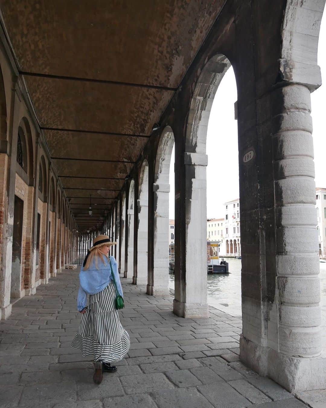 入山杏奈さんのインスタグラム写真 - (入山杏奈Instagram)「Recordando mi viaje a Venecia… 😮‍💨💖  ベネチア、ヴェネチア、ヴェネツィア、どれが正しい日本語表記なんでしょうねぇ。」7月31日 10時15分 - iamannairiyama