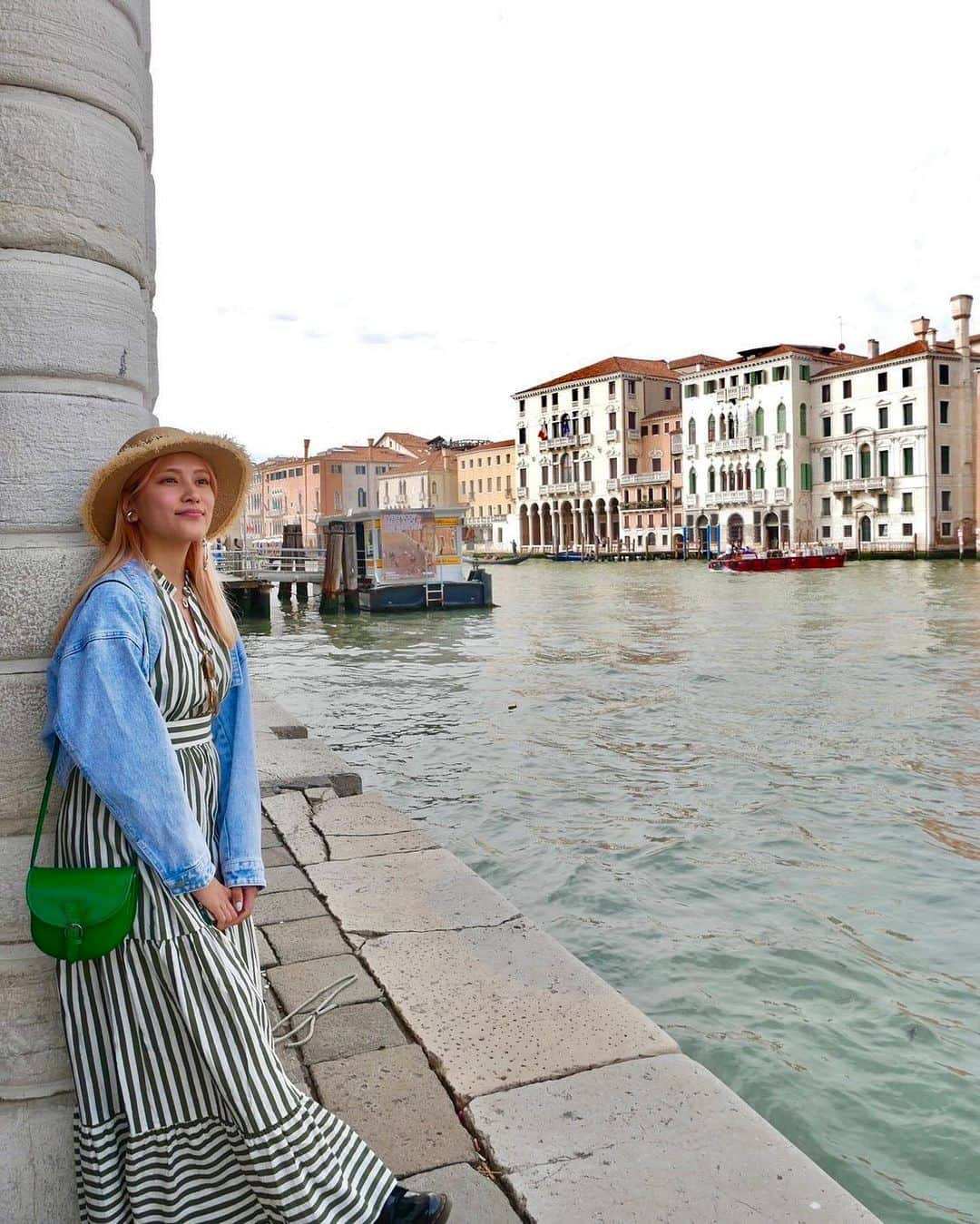 入山杏奈のインスタグラム：「Recordando mi viaje a Venecia… 😮‍💨💖  ベネチア、ヴェネチア、ヴェネツィア、どれが正しい日本語表記なんでしょうねぇ。」