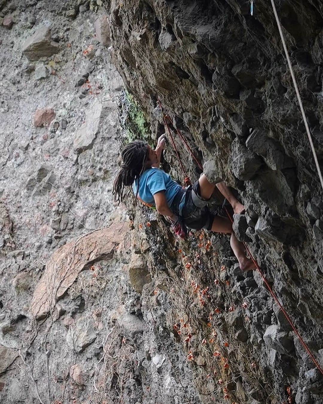 一宮大介さんのインスタグラム写真 - (一宮大介Instagram)「bearfoot🦶  リードのベアフットはチョークアップが出来ないから、難しい😓  📷@hibiki_miyazawa @ue_climbing」7月31日 10時16分 - daisukeichimiya
