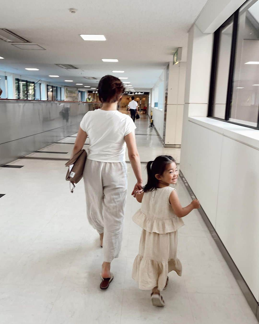 MayaTさんのインスタグラム写真 - (MayaTInstagram)「The day we picked up someone special at the airport😉   I have so much new hair coming out now, I guess I lost a lot of hair from pregnancy…」7月31日 10時25分 - mayat_official