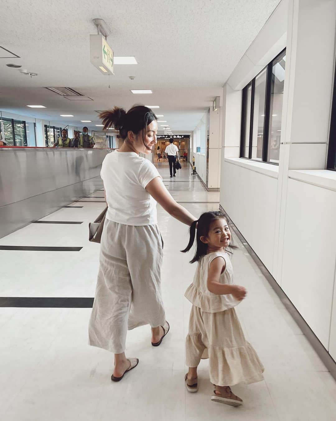 MayaTさんのインスタグラム写真 - (MayaTInstagram)「The day we picked up someone special at the airport😉   I have so much new hair coming out now, I guess I lost a lot of hair from pregnancy…」7月31日 10時25分 - mayat_official