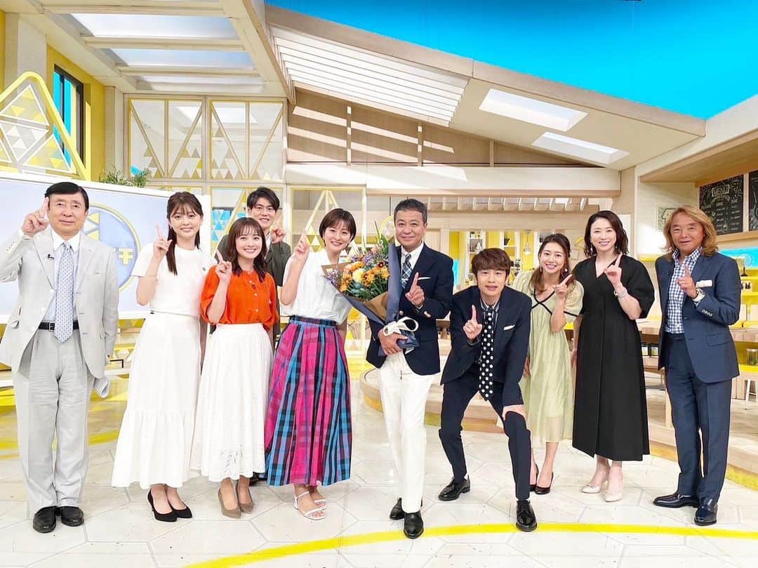 のインスタグラム：「本日7月31日は 中山秀征さんのお誕生日🎂✨🎉  ということで、 シューイチファミリーでのお祝いに参加させていただきました！  ・ ・ 長く芸能界で活躍する中山秀征さんの上京ストーリーを聞いて、あらためてヒデさんの凄さを感じました✨  いつも優しく熱く、 共演者やスタッフさんみんなが信頼し大好きなヒデさん、 お誕生日おめでとうございます！！  ・ ・ #日本テレビ #日テレ #シューイチ #中山秀征　さん #お誕生日おめでとうございます #テレビモンスター　😆」