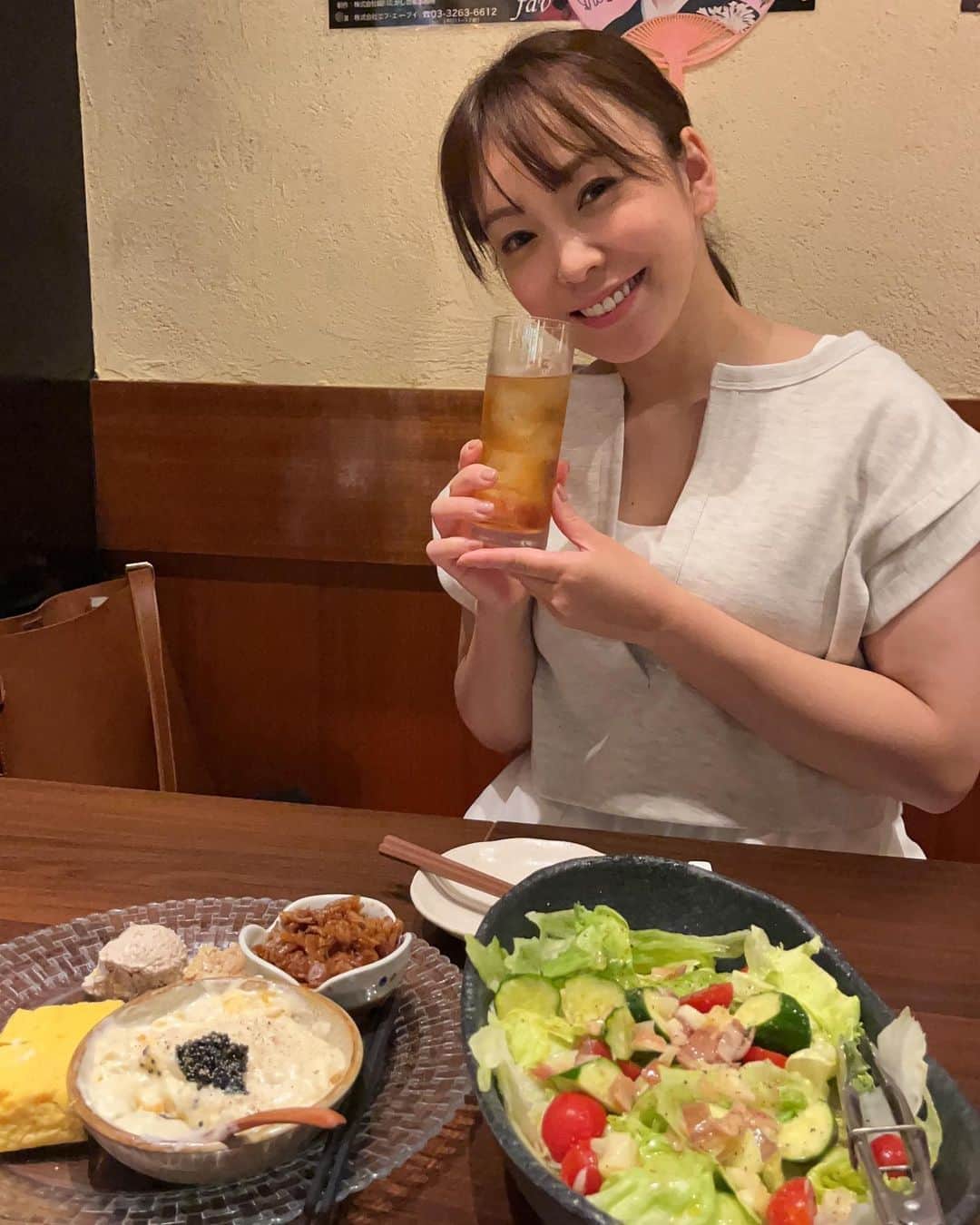 杜このみのインスタグラム：「昨日は、大好きなお店 錦糸町の『井のなか』さんへ🥰💐 まさかの、サプライズで私の誕生日のお祝いをして下さりました🥺✨ 他のテーブルのお客様までも皆さんでハッピーバースデーの歌を歌って下さり、感激🥹🙏✨ 店主の工藤さんの、繊細な心配りと拘りが光るお料理たちがもう美味しすぎて…🥹✨ サラダから、大好物のミョウガが入っていて感動的な美味しさでした😭❤️ どのお料理も本当に大満足でした！！🙏✨ そして、小さいのにめちゃめちゃパワフルで頑張り屋さんな、ちびてんさん♡にも会えてパワーをもらえました🥰 #錦糸町グルメ #錦糸町 #井のなか #美味しい #お肉大好き」