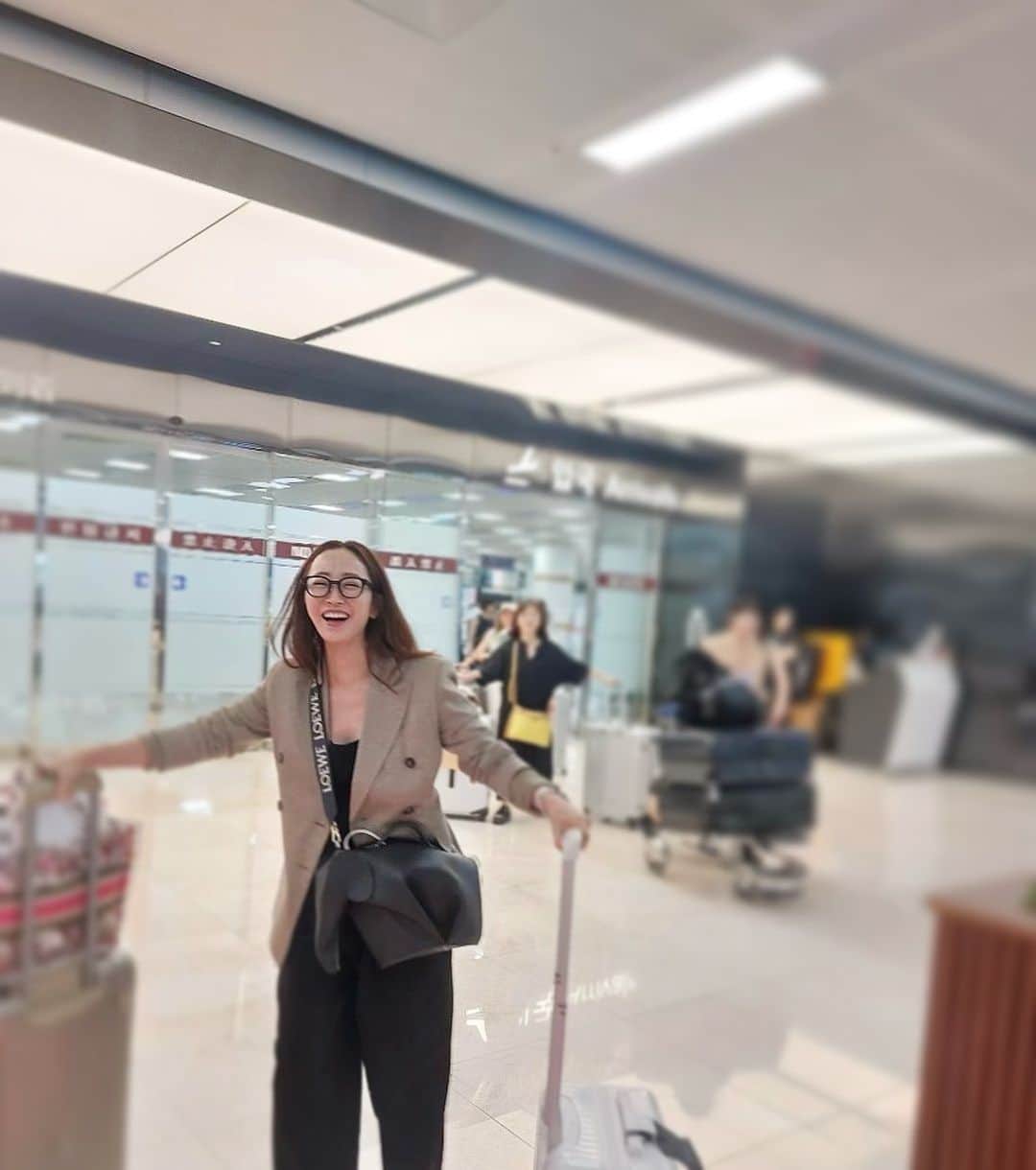 神崎恵のインスタグラム：「・ 久しぶりの🇰🇷 元気にもりもり撮影してます。」