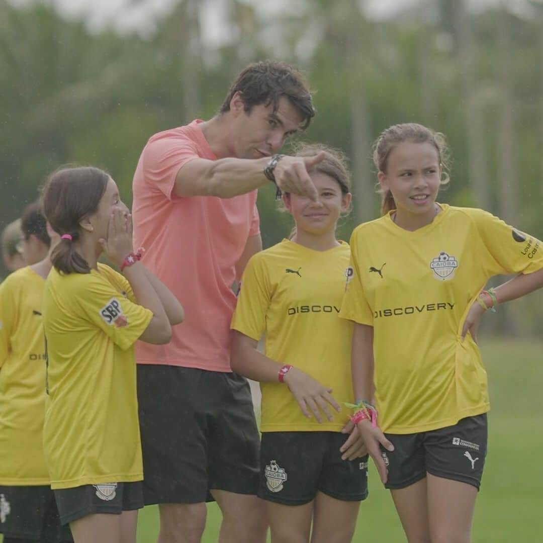 カカさんのインスタグラム写真 - (カカInstagram)「Família, futebol e amigos @caiobasoccercamp ⚽️❤️」7月31日 1時46分 - kaka