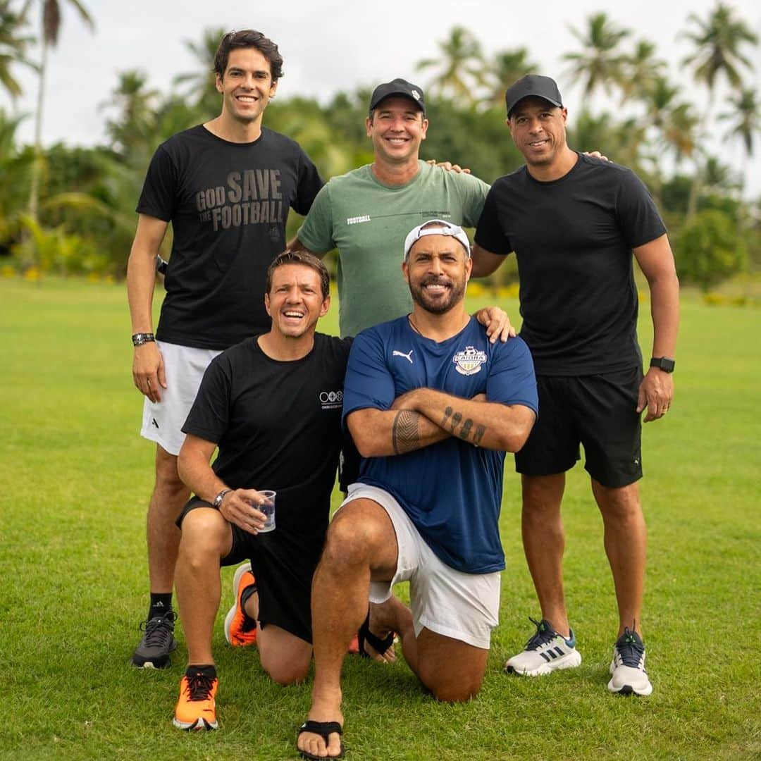 カカさんのインスタグラム写真 - (カカInstagram)「Família, futebol e amigos @caiobasoccercamp ⚽️❤️」7月31日 1時46分 - kaka