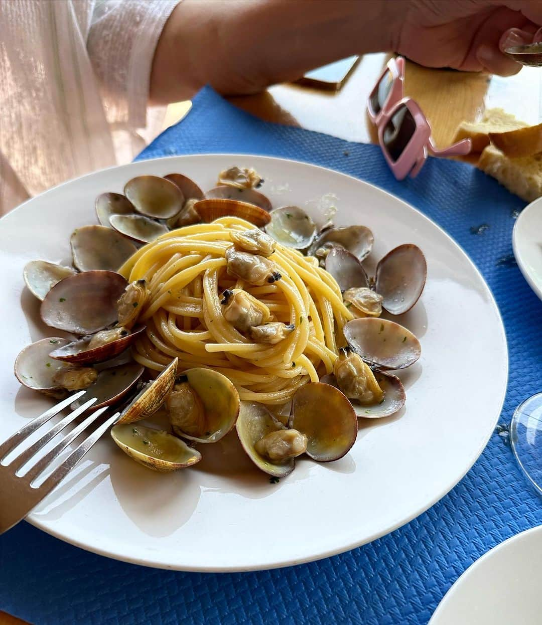 マリサ・トメイのインスタグラム：「🍝🧀」