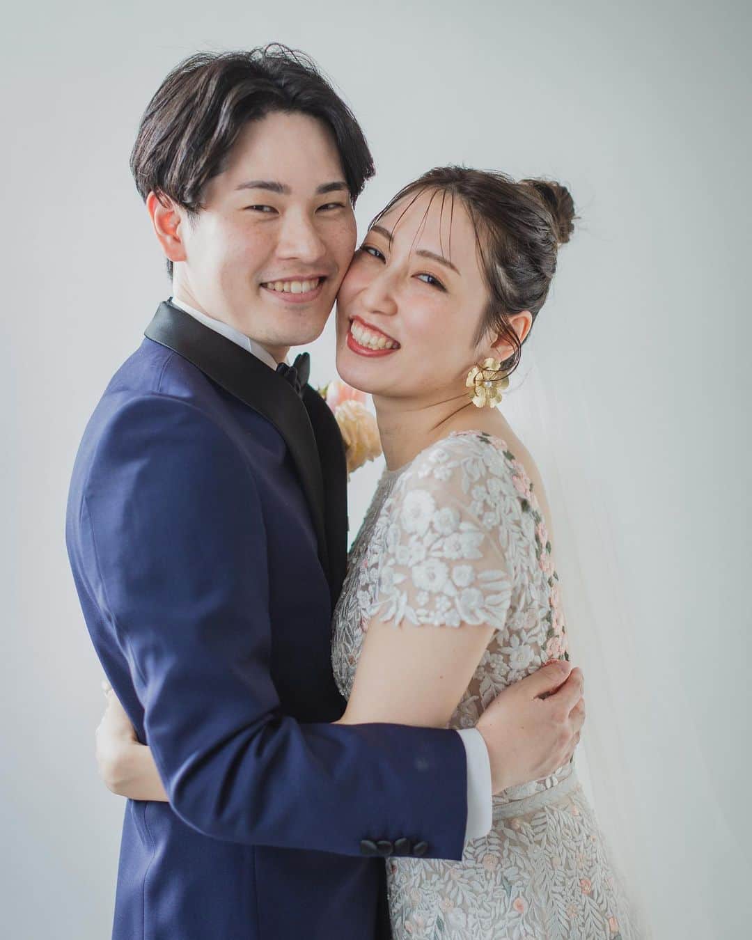 のインスタグラム：「いつかこの日の写真がふたりの原点になる きっかけになるように♡  ウェディングフォトのご提案には そんな意味もあります。  #ウェディングフォト #フォトウェディング #結婚式 #花嫁 #前撮り」
