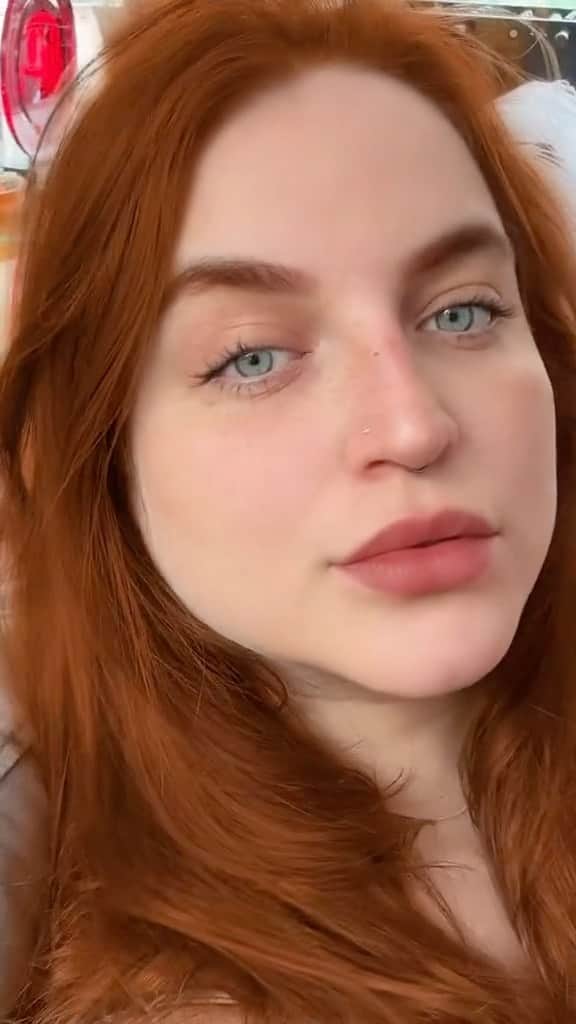 Bruna Unzuetaのインスタグラム：「Ruiva pra ontem, vcs não acham?」