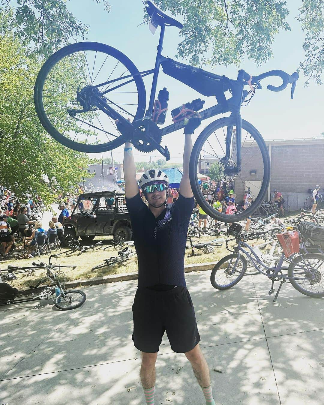 ダニエル・シャーマンさんのインスタグラム写真 - (ダニエル・シャーマンInstagram)「500 miles over 10,000 feet 7 days. Across Iowa. Ragbrai. Never again.  Thanks @poweredbyplantscycling」7月31日 2時24分 - danielsharman