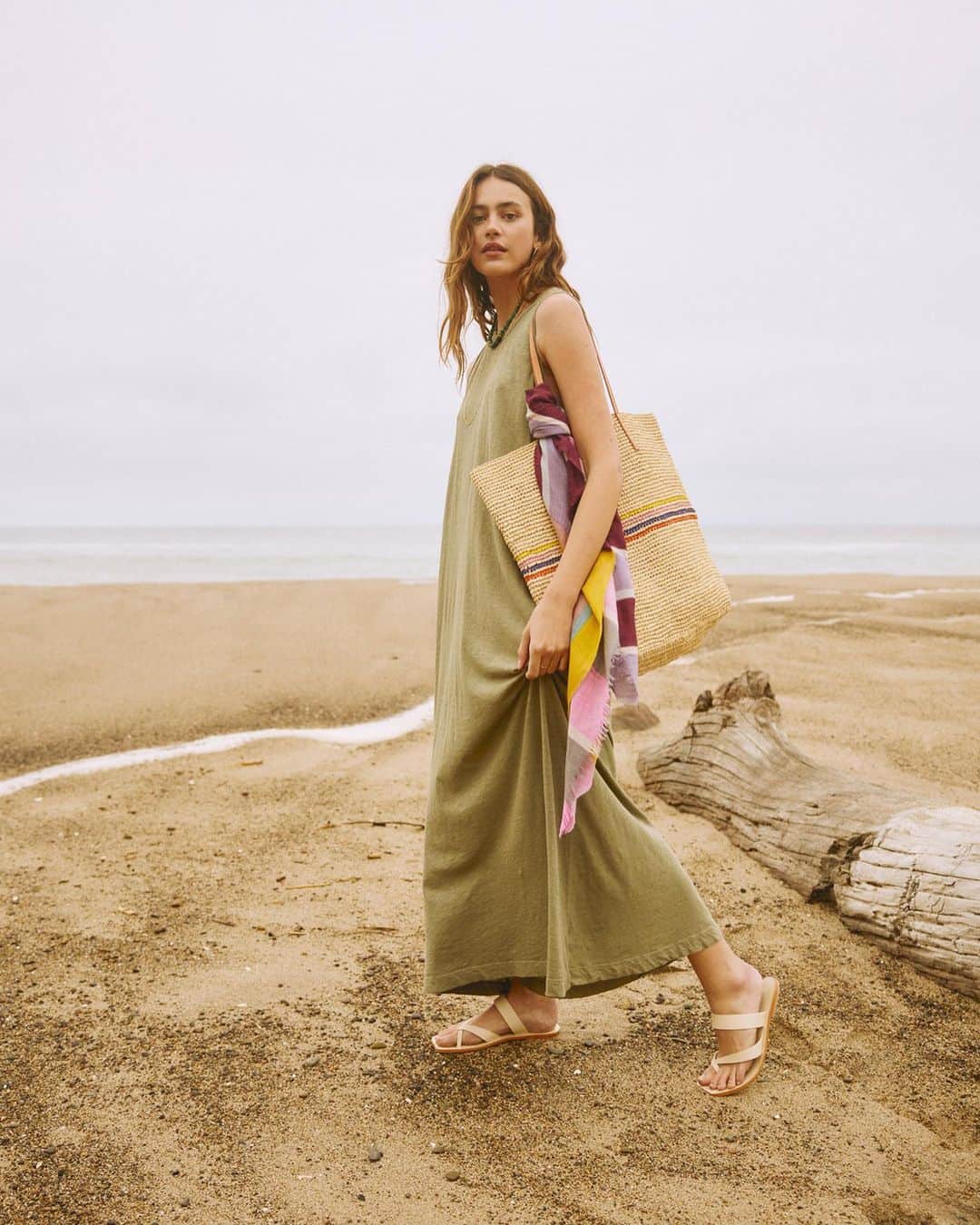 グラハム&スペンサーのインスタグラム：「Beach day favorites 🤎」