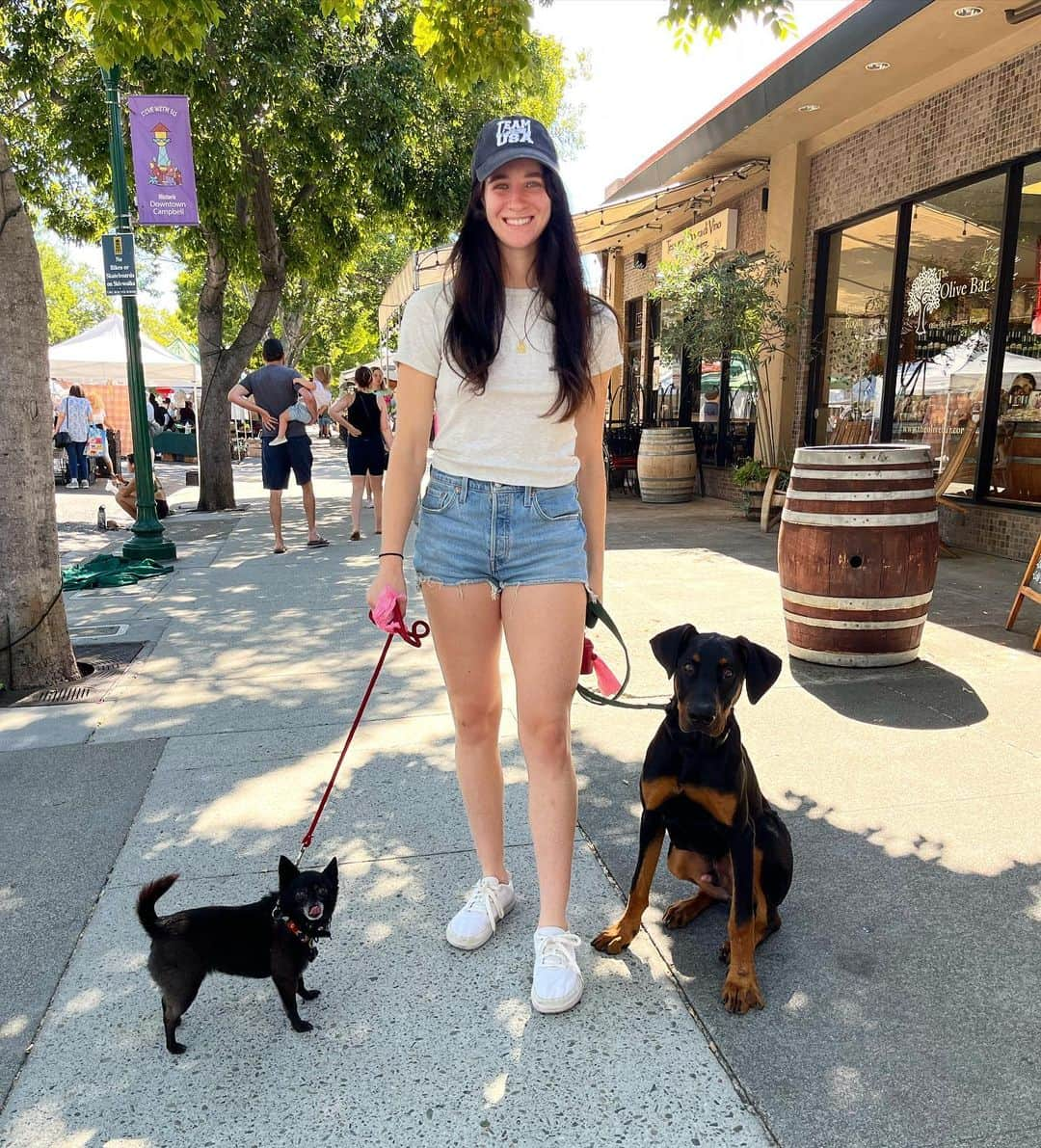 Elliana Shayna Pogrebinskyさんのインスタグラム写真 - (Elliana Shayna PogrebinskyInstagram)「Dog mom 🐶🐶」7月31日 3時01分 - elliana_pogrebinsky