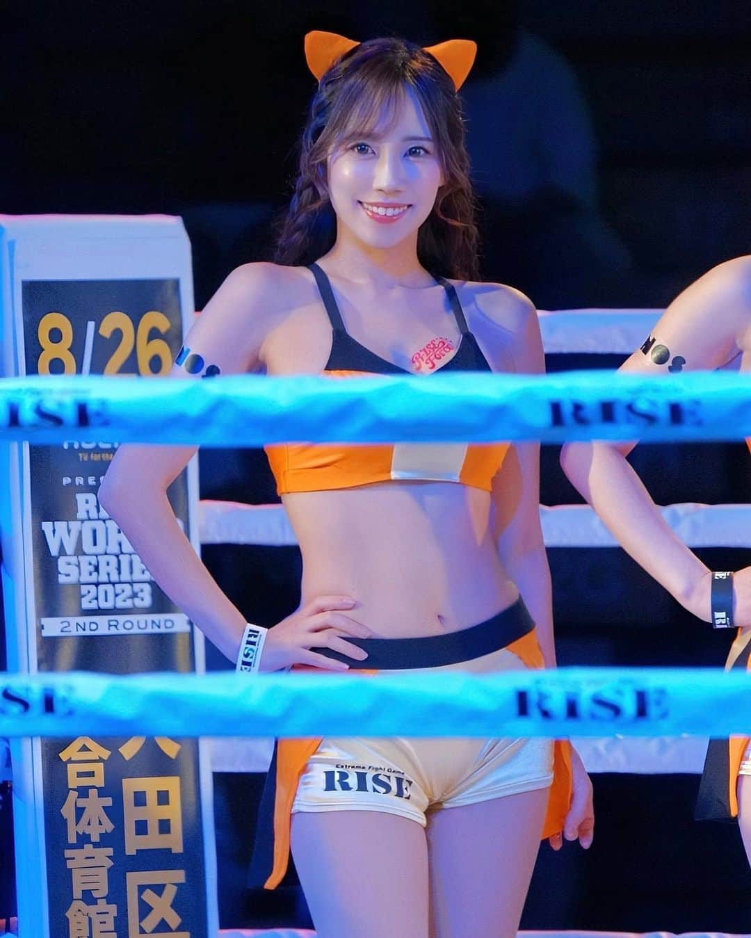 霧島聖子のインスタグラム：「RISE170 お疲れ様でした🥊 今回KOがとても多く、大迫力の試合展開にドキドキの連続✨ 技の応酬や決め手になる一撃の瞬間など、凄すぎました❤️‍🔥 真剣な眼差しで勝負に挑む選手の方々の姿は勝ち負けに関わらず本当に格好いいです‼️  メインイベントのRISE QUEENバンタム級王座決定戦は聖愛選手がチャンピオンとなりました👸おめでとうございます！！ 試合前の映像から入場から何から何まで魅せられました…！🔥  ご来場＆生中継ご視聴の皆様、会いに来てくれたファンの方々有難うございました🥰サインボール投げるの下手くそで中々コントロールきかなくてごめんよ💦 ポージングとか今1度動画で復習してもっともっと綺麗にラウンド出来るようになろうと思った…！  次回は8月18日 (金)RISE181です🐱   #RISE170  後楽園ホール  #RISE  #ラウンドガール  #RG  #ライズ  #格闘技  #costume  #r1seforce  #にゃんこ大戦争  #PONOS」