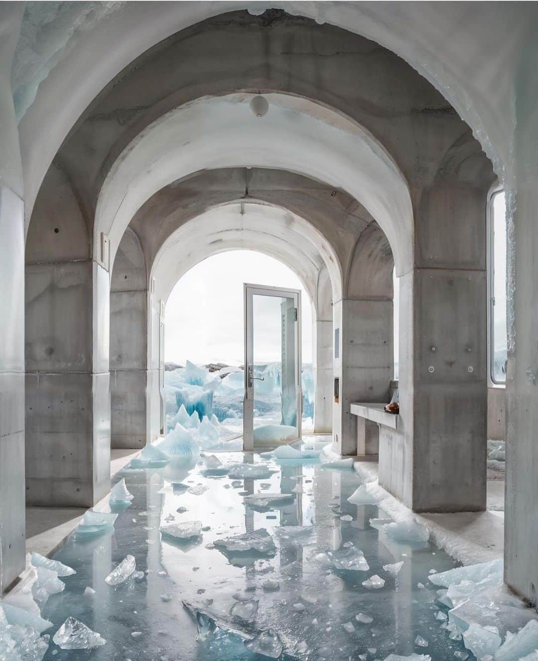 My Interiorさんのインスタグラム写真 - (My InteriorInstagram)「Credit @edmondyang Would you stay in this hotel in @iceland? Oh btw, check out the poolt0. #hotel #interior #stablediffusion #ai #generativeart #archidaily #architecture#archiporn #hotels #resort #iceland #visiticeland #icelandtravel #icelandscape #glacier」7月31日 3時15分 - myinterior