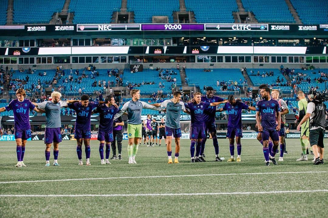 クリスティアン・フックスさんのインスタグラム写真 - (クリスティアン・フックスInstagram)「Very proud of the team’s performance last night. Played with lots of character and ⚽️⚽️⚽️」7月31日 3時23分 - fuchs_official