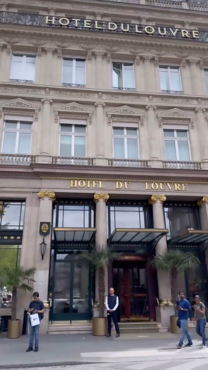 アビゲイル・スペンサーのインスタグラム：「Ideal location for a one night stay in Paris 😍 @hoteldulouvre」