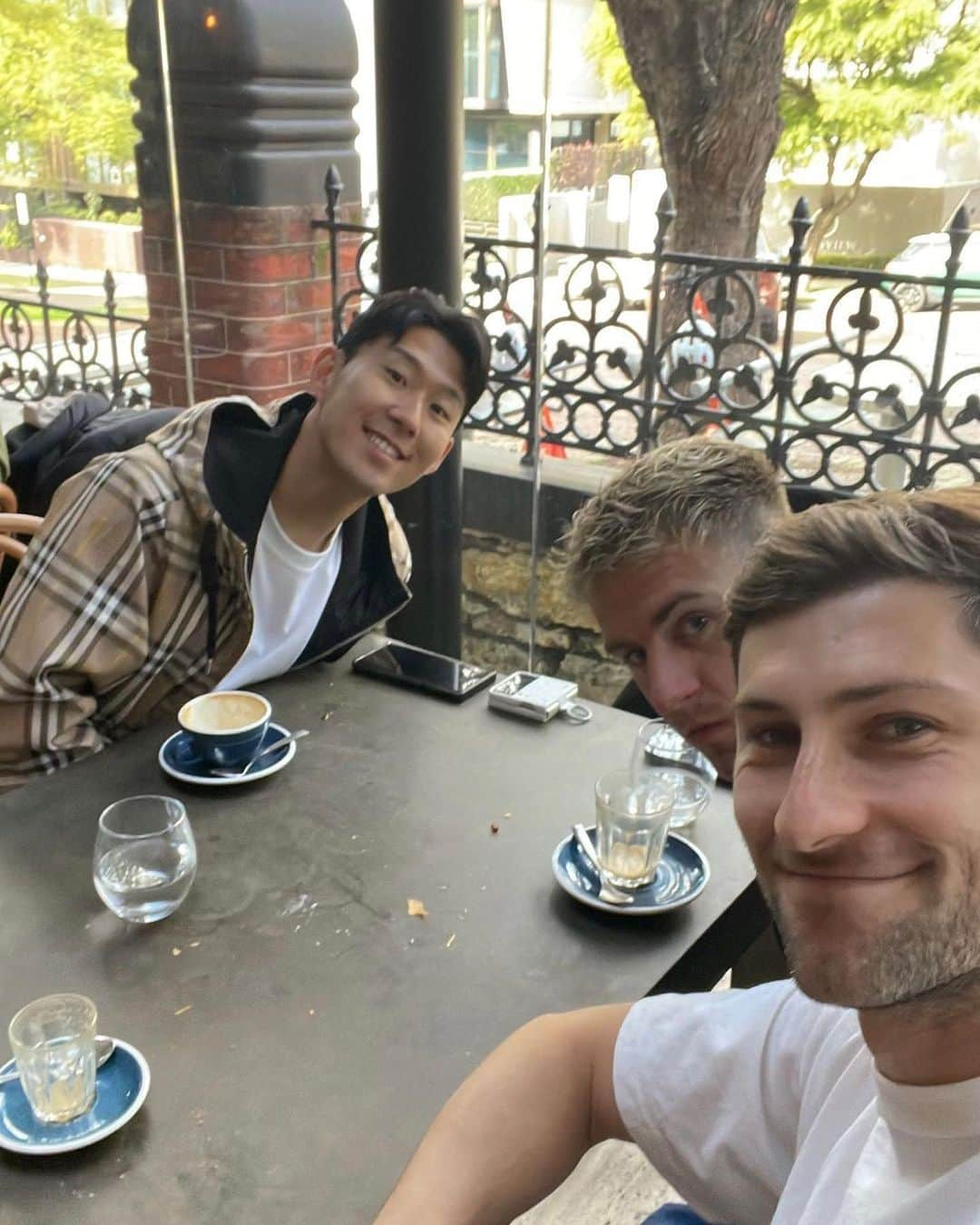 ベン・デイヴィスさんのインスタグラム写真 - (ベン・デイヴィスInstagram)「Really enjoyed our pre-season trip to Australia, Thailand & Singapore! Such amazing places to visit and great to share these experiences with our passionate fans around the world 🌏  #COYS」7月31日 3時43分 - bendavies33