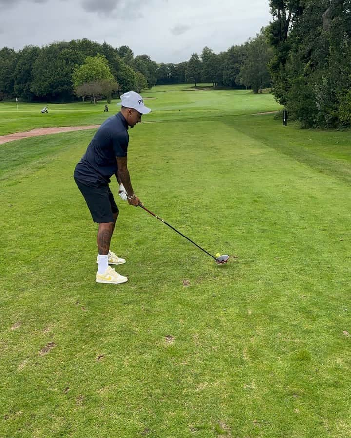 ジェシー・リンガードのインスタグラム：「LETS GOLF!!! ⛳️🏌🏾」