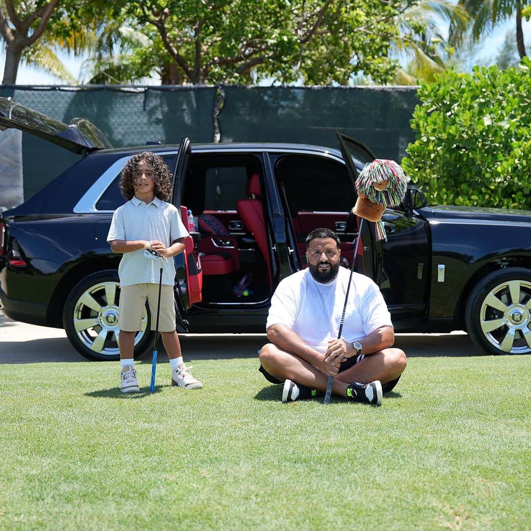 DJキャレドさんのインスタグラム写真 - (DJキャレドInstagram)「Me and son got some perfecting our golf game in today ⛳️🏌️‍♂️SWIPE FOR MOMENTS!」7月31日 3時45分 - djkhaled
