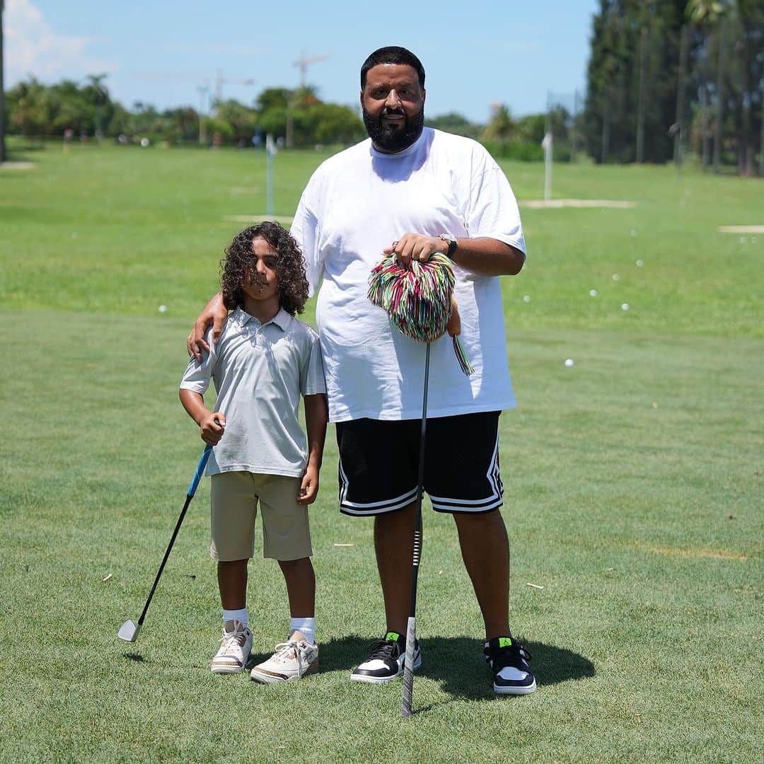 DJキャレドさんのインスタグラム写真 - (DJキャレドInstagram)「Me and son got some perfecting our golf game in today ⛳️🏌️‍♂️SWIPE FOR MOMENTS!」7月31日 3時45分 - djkhaled