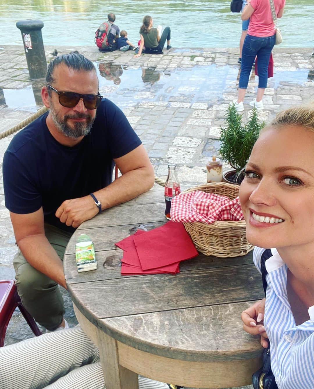 のインスタグラム：「Family road trip ❤️🚙☀️🌧 München nach Regensburg ….  #roadtrip #holiday #family  #familie #enjoylife #everysecond」