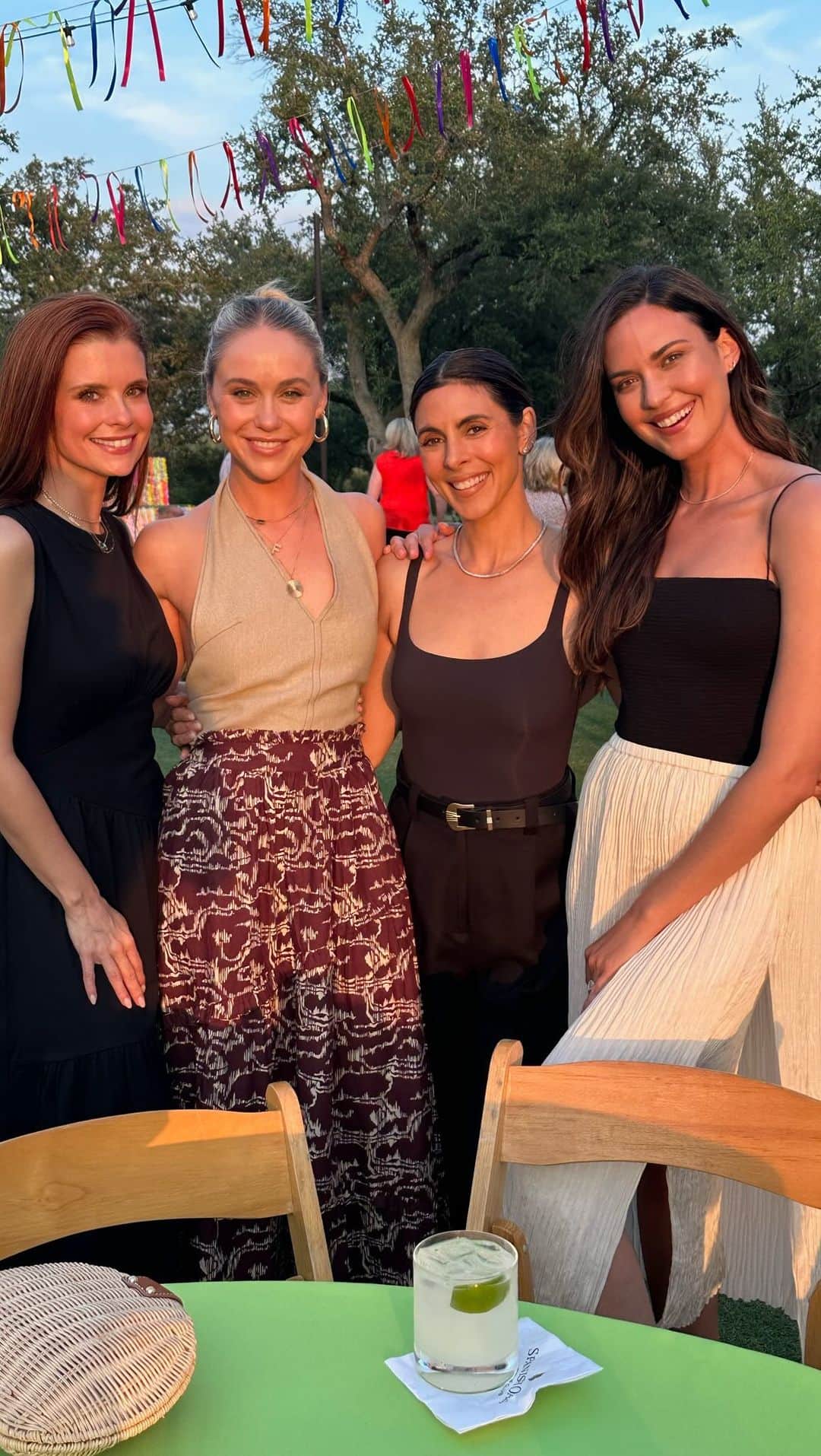ジョアンナ・ガルシアのインスタグラム：「💕 good people 💕  #internationalfriendshipday」