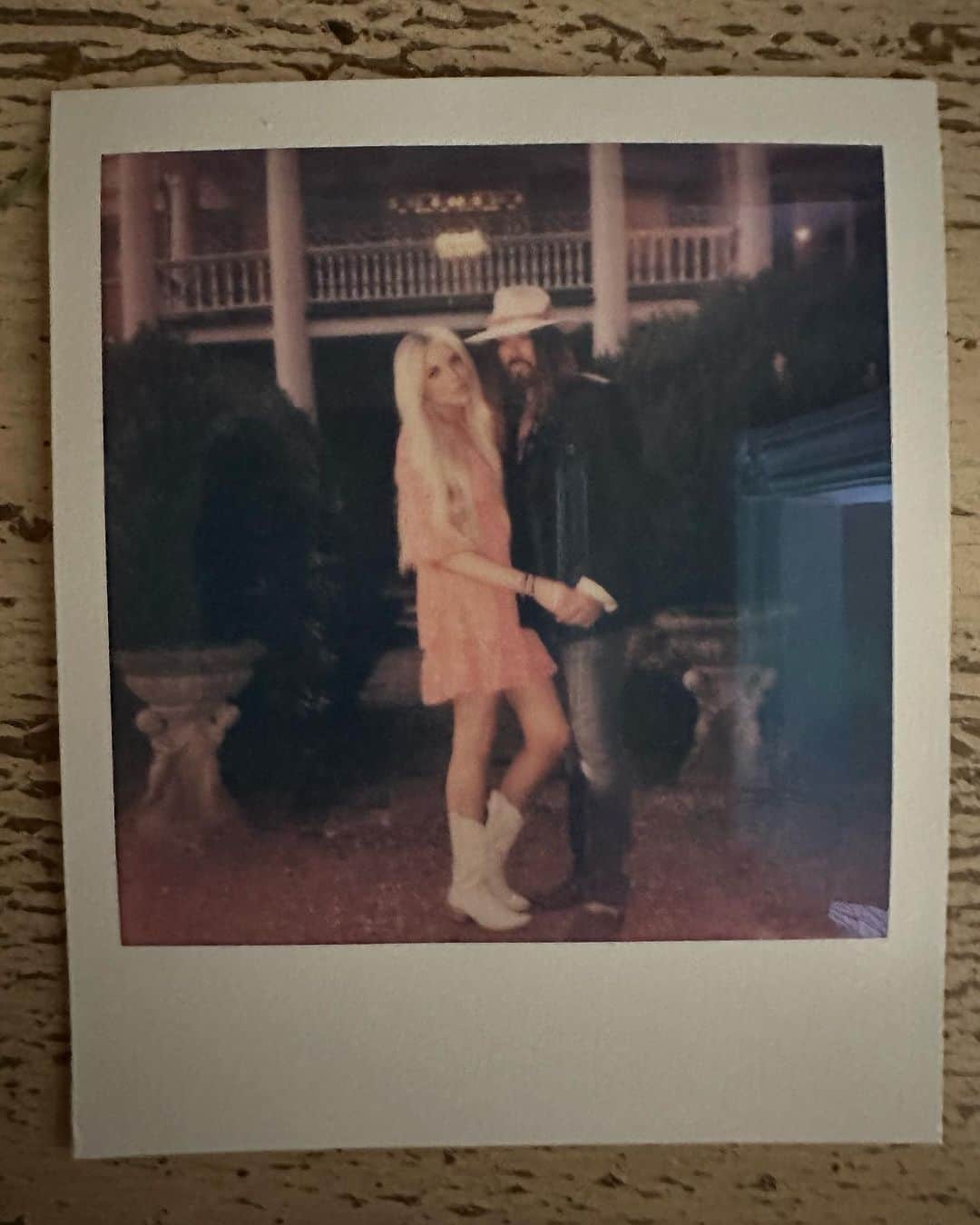 ビリー・レイ・サイラスのインスタグラム：「Nothing captures sacred moments like a polaroid 💟」