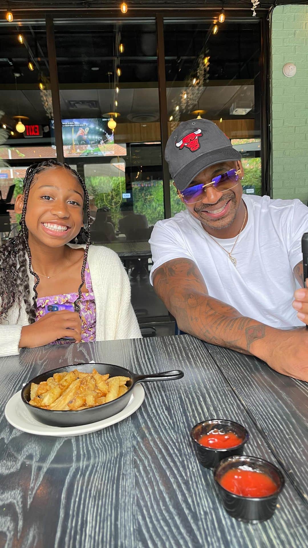 のインスタグラム：「Brunch with these two…😜」