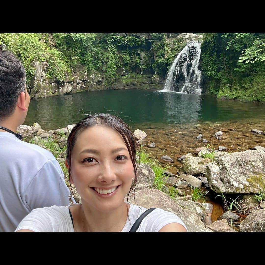 鈴木蛍さんのインスタグラム写真 - (鈴木蛍Instagram)「大自然に触れてマイナスイオンをたくさん浴びてきました🫧 三重県名張市にある忍者修行の里 赤目四十八滝 暑〜い日だったけど自然に囲まれて気持ちよかった✨ 結構歩いたぁぁ🚶‍♀️  #三重県名張市 #忍者修行の里 #赤目四十八滝 #マイナスイオン #夏の思い出」7月31日 4時21分 - jphotaru