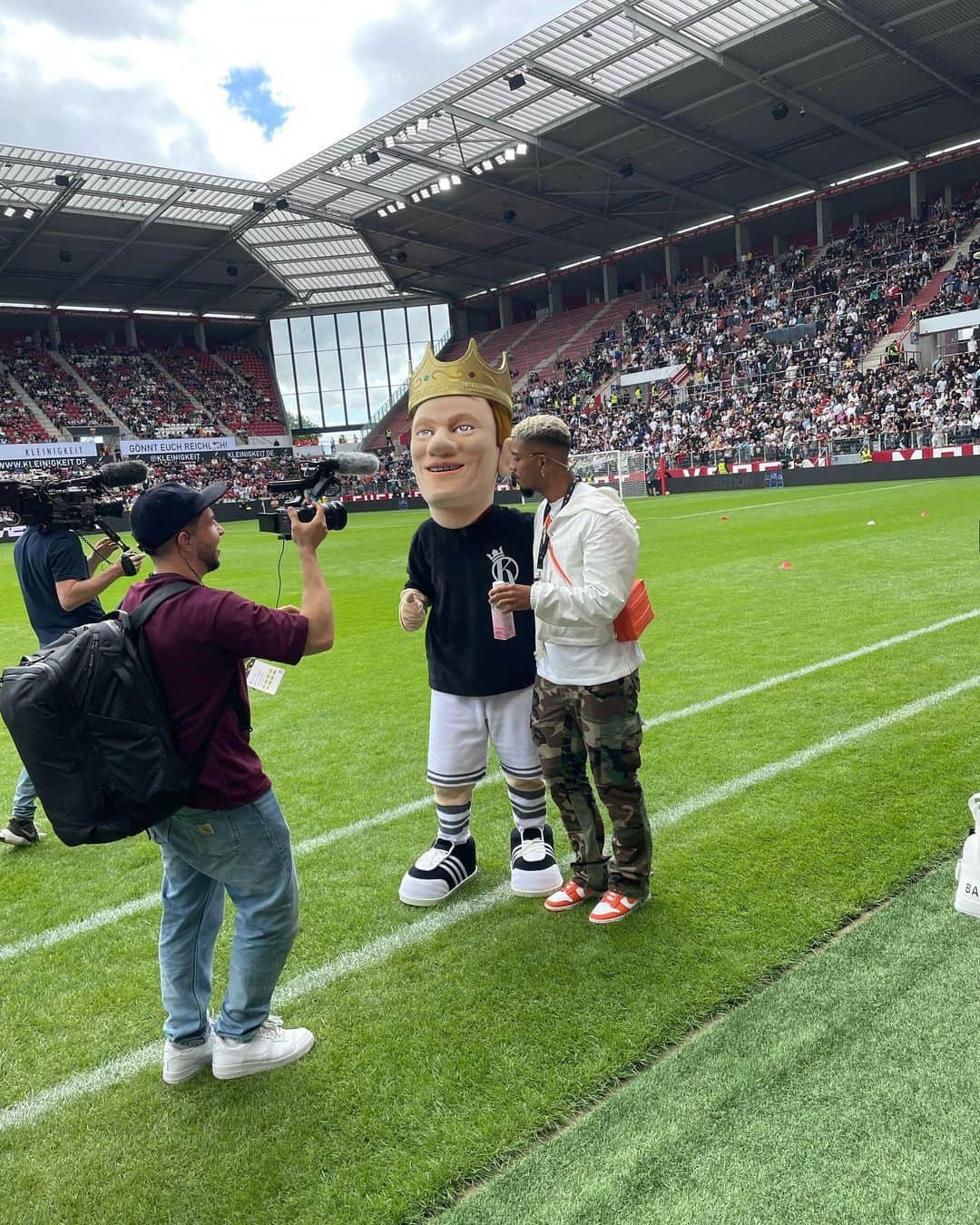 ベンジャミン・ヘンリックスさんのインスタグラム写真 - (ベンジャミン・ヘンリックスInstagram)「Heute als Zuschauer im Stadion @battleofthesocials ✌🏾😁 #39er」7月31日 4時30分 - bennyhenrichs