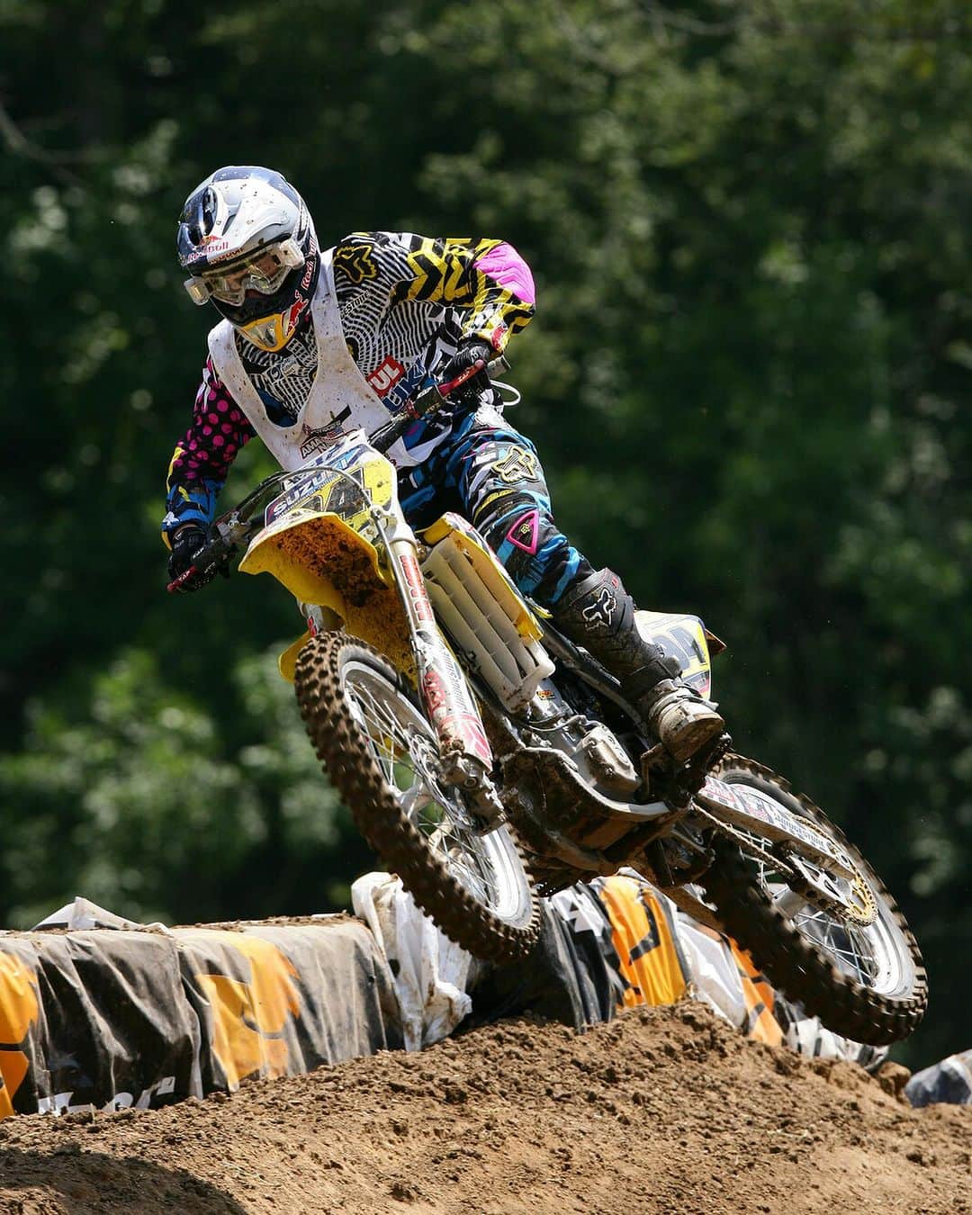ケン・ロックゼンのインスタグラム：「•  I raced Loretta’s one time in 2008. Not the best year for me to do it as i had a broken collarbone earlier and a big start crash in Portugal in EMX2. Broke my collar bone again 8 broken ribs and collapsed lung filled with blood. I barely got to the qualifiers in steel city.  We were thinking about not going because it was a tough year and i was still somewhat new to the 250. I started racing a 250 at 13 and then i think by Loretta’s i was 14 years old  We decided to go anyway as it was like a once in a life time experience for us so we wanted to make some memories and we did! I was like 12 seconds a lap slower than @justinbarcia never experienced heat like that and i also wasn’t used to frikken racing at 6:30 in the morning basically 😆😆😆 hell of a time 😆😆😆  I was supported by @cernicscycle at mini O’s and Loretta’s Anyway….  Have fun everyone 🤘🏽」