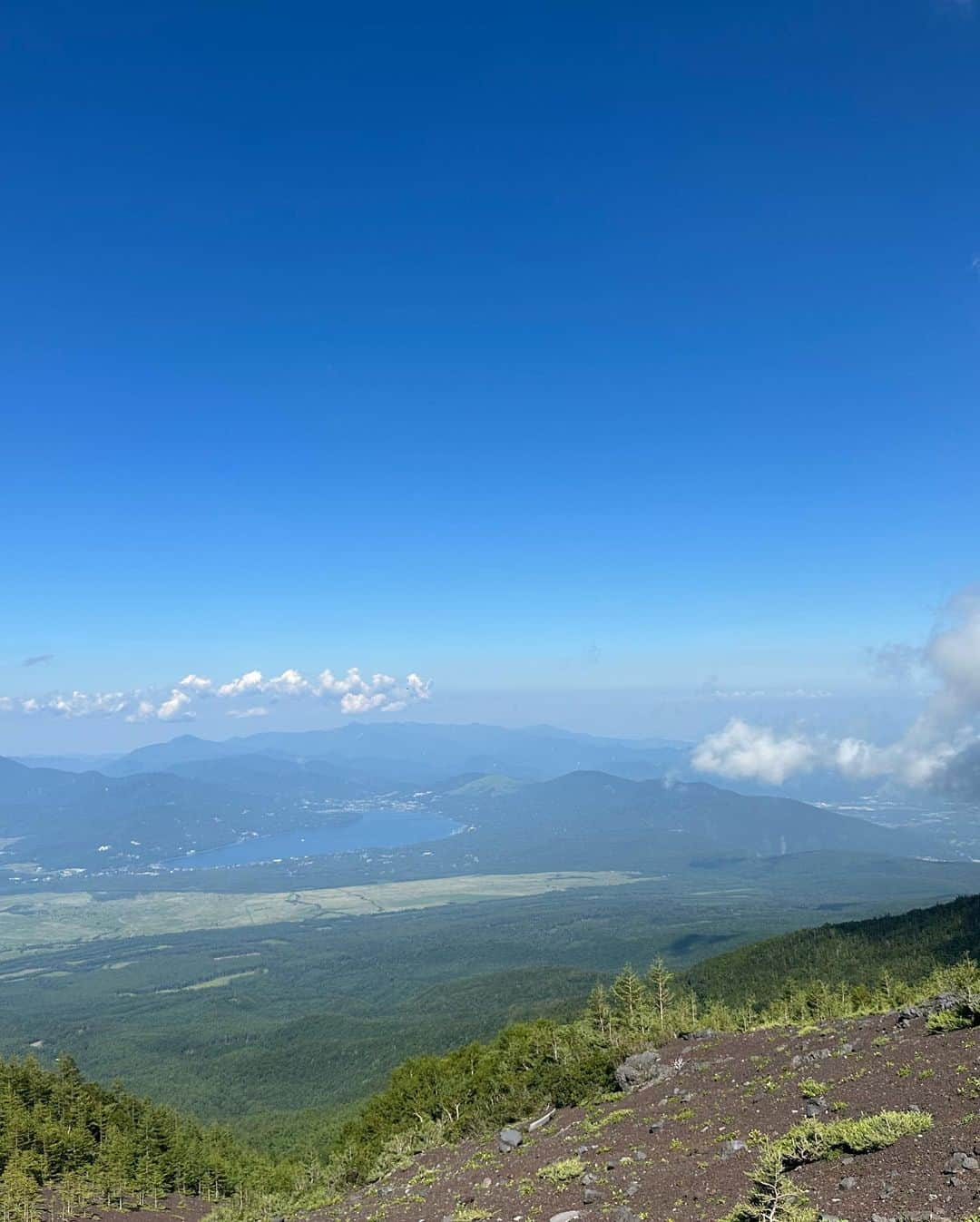 小石田純一さんのインスタグラム写真 - (小石田純一Instagram)「富士登山③ 6合目に到着。5合目から6合目までは余裕で登れました。キレイな景色を見ながら。気持ち良いです。  #富士山 #富士登山 #富士山6合目  #gたかし さん #ジャッキーちゃん さん #石川不遼 さん #中垣みな さん #きのこちゃん #小石田純一 #ものまね芸人  #お笑い芸人 #キサラ芸人」7月31日 5時35分 - koishida.trendy